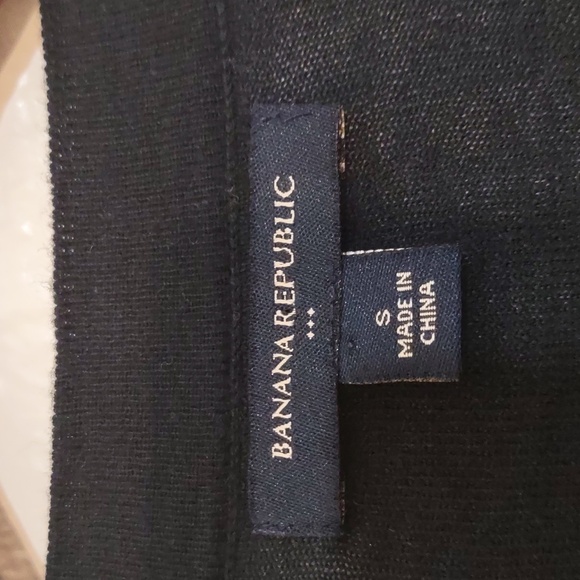 PRE OWNED BANANA REPUBLIC 3/4 SLEEVE CARDIGAN SIZE S COLOR BLACK HAS RUFFLE - Picture 2 of 10